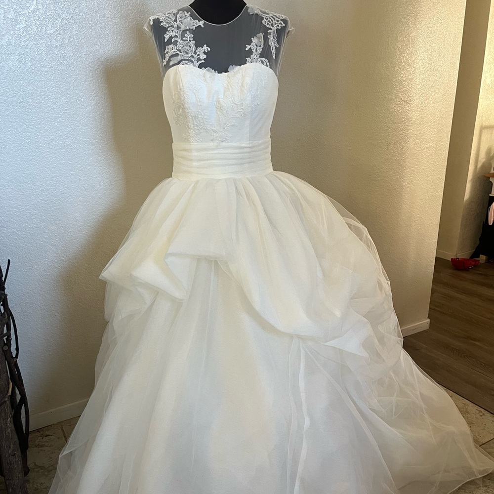 Vera Wang size 0 wedding dress